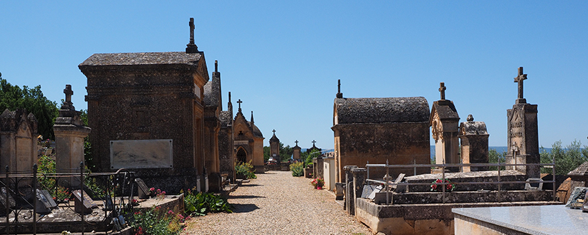 Monumentele funerare si rolul lor in cinstirea persoanei decedate